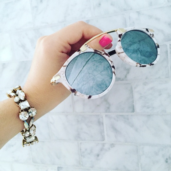 Erica Rose Accessories - 🆑 "Sienna" Sunglasses || White Marble & Silver